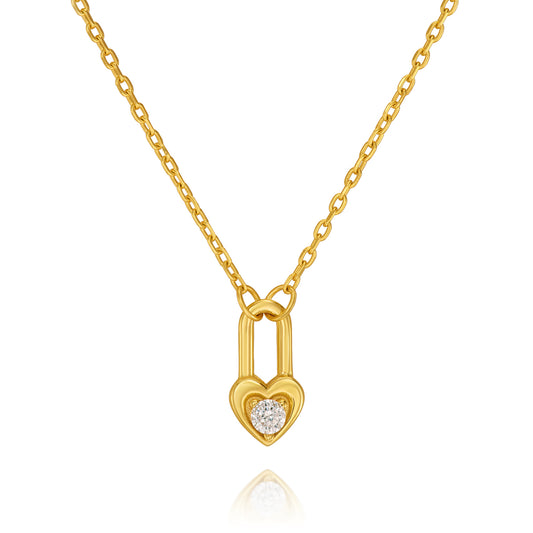 Cuore Forte necklace in 18K gold-plated sterling silver with heart-shaped lock pendant and sparkling zirconia stone. Elegant jewelry for women who radiate quiet strength.