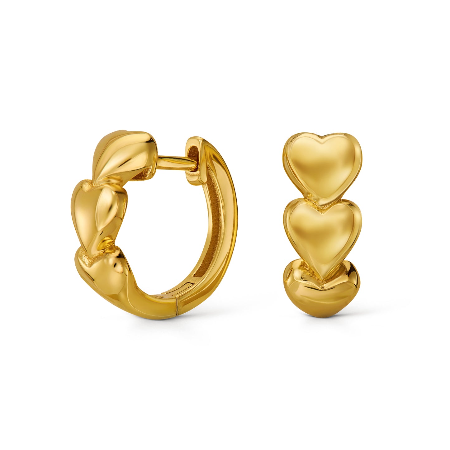 Tre Cuori Creolen aus 18K vergoldetem Sterling Silber, verziert mit drei geschwungenen Herzmotiven. Elegante Ohrringe für einen zeitlosen, femininen Look.