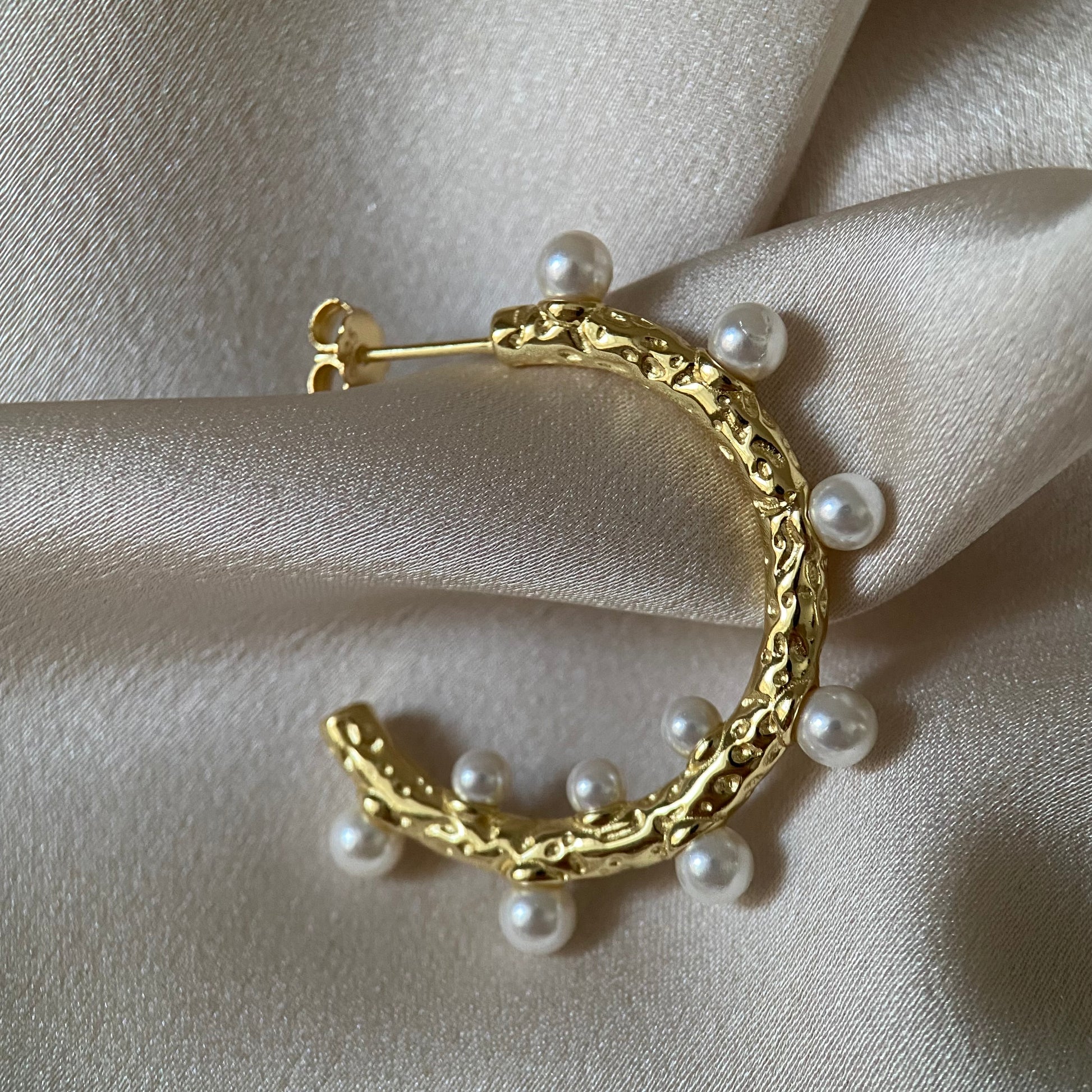 Sterling silver gold-plated pearl earring
