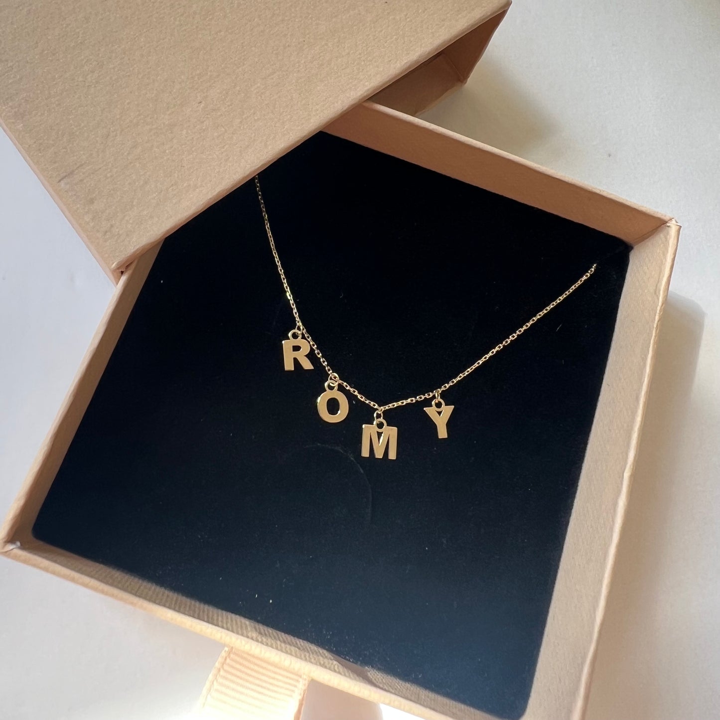 LETTERE name necklace 750 yellow gold