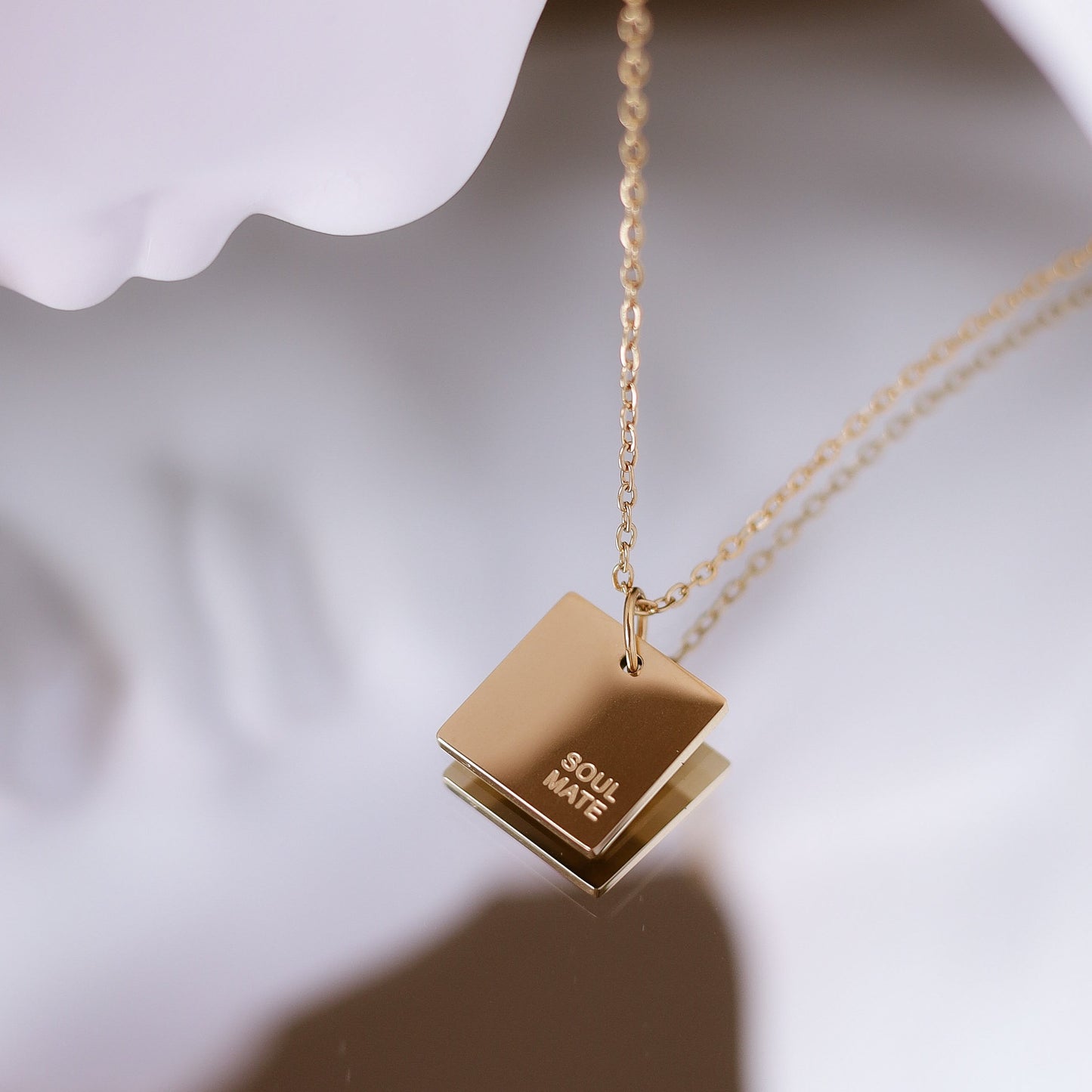 Amore Quadrata chain