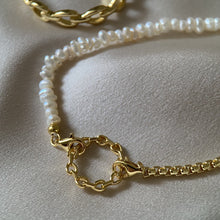 Load the image into the gallery viewer, Sterling silver gold-plated pearl necklace
